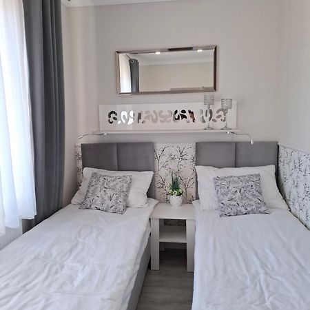 Pokoje Goscinne I Apartamenty Margaret Kudowa-Zdrój Exteriör bild