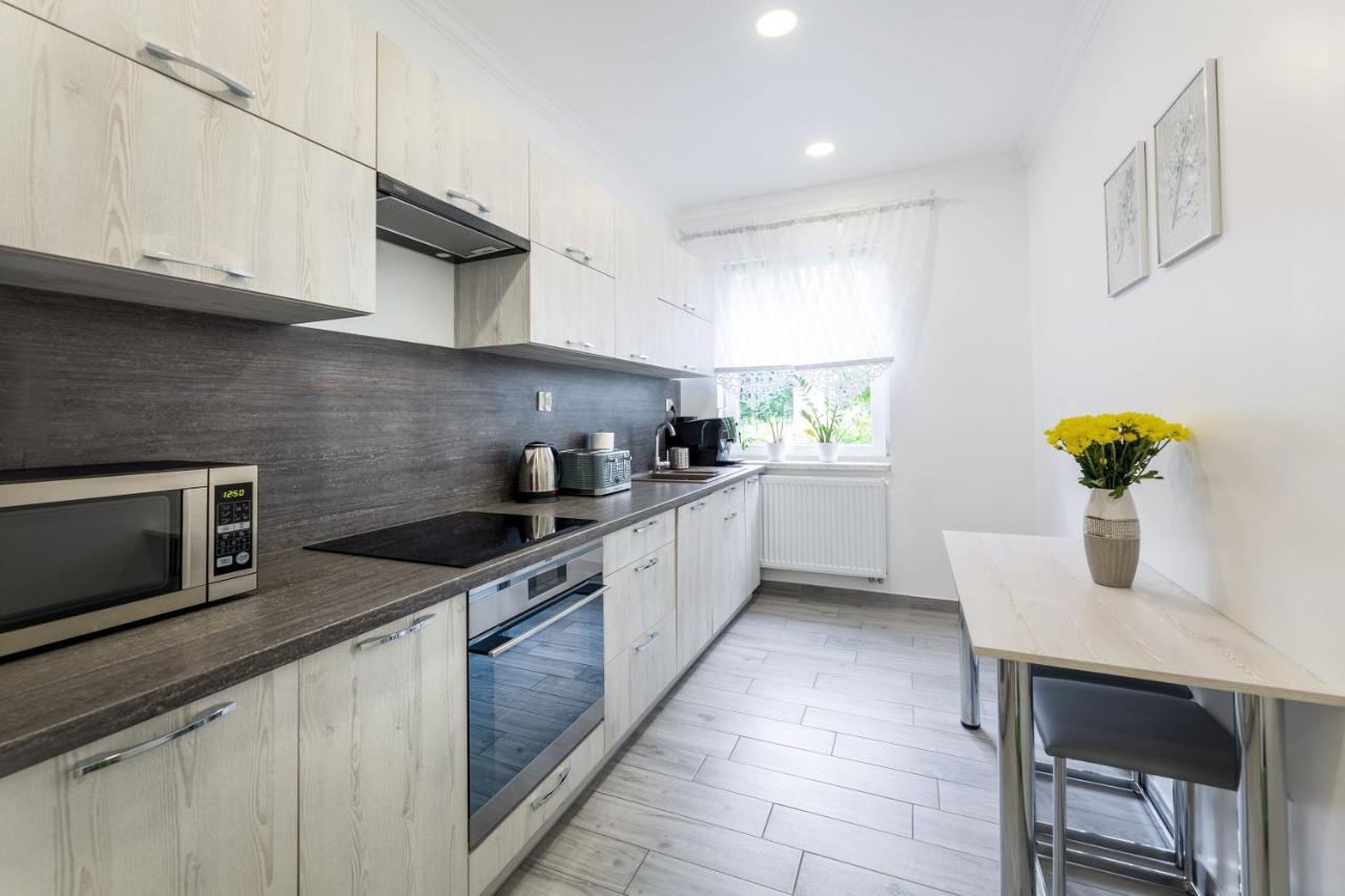 Pokoje Goscinne I Apartamenty Margaret Kudowa-Zdrój Exteriör bild