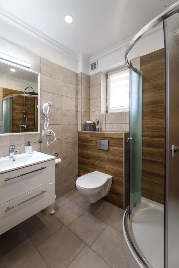 Pokoje Goscinne I Apartamenty Margaret Kudowa-Zdrój Exteriör bild