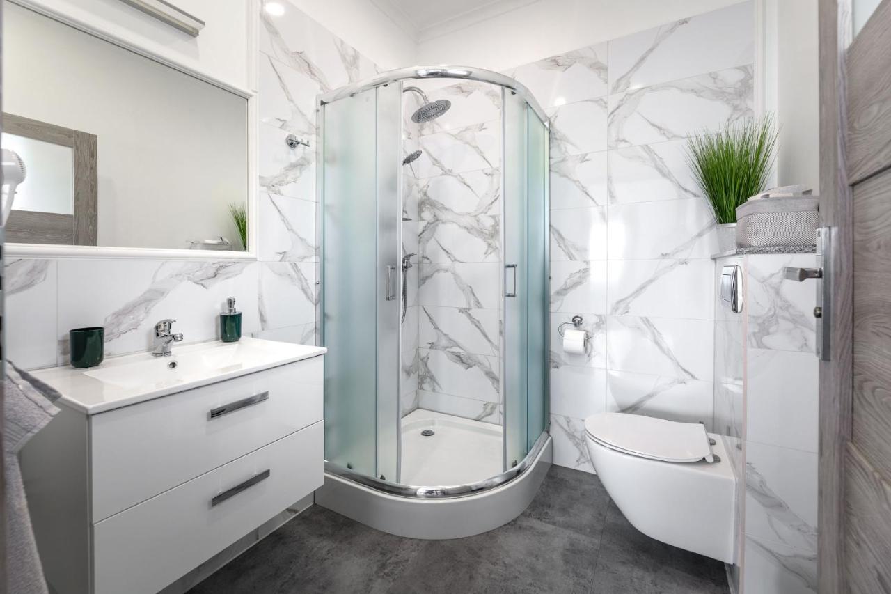 Pokoje Goscinne I Apartamenty Margaret Kudowa-Zdrój Exteriör bild