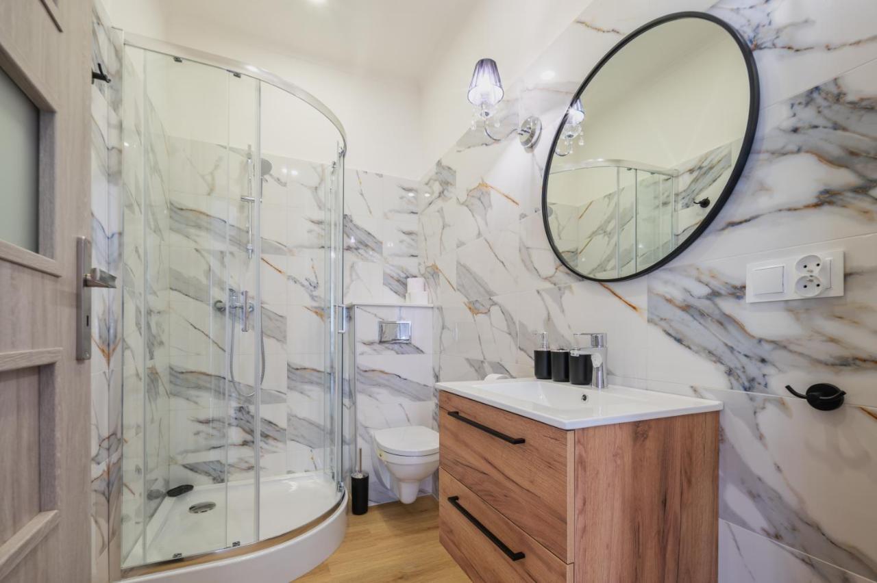 Pokoje Goscinne I Apartamenty Margaret Kudowa-Zdrój Exteriör bild